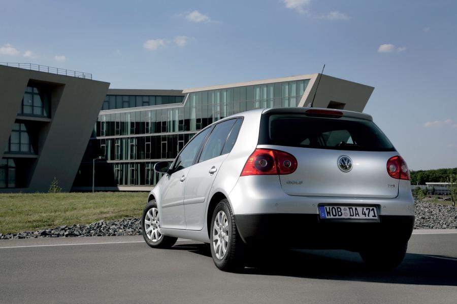  Volkswagen Golf 2004 года  (фото 43 из 170)